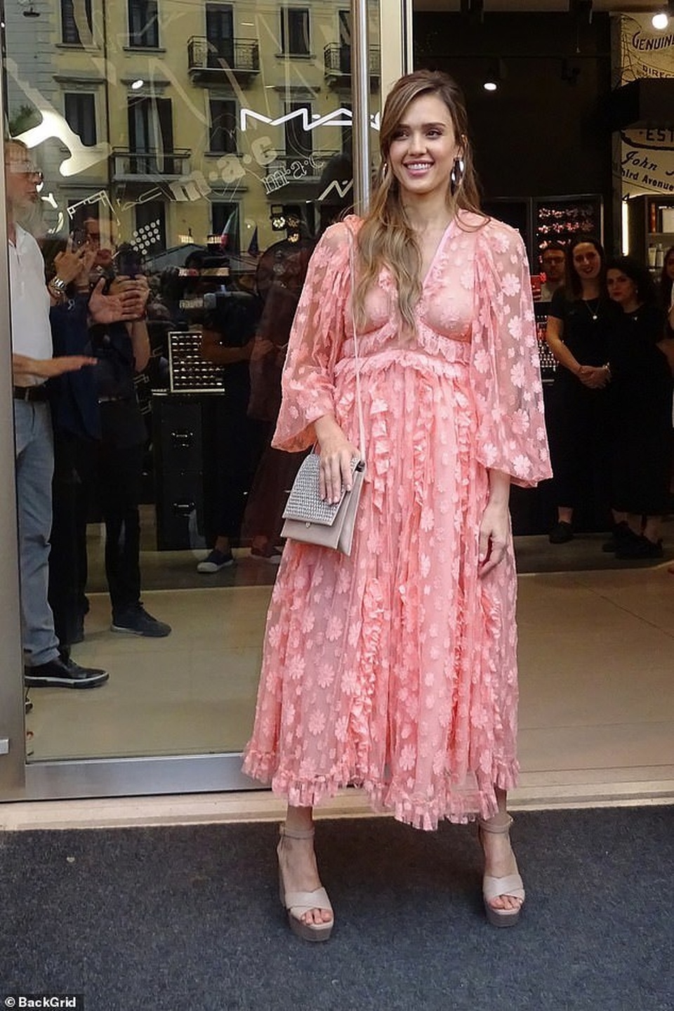 Jessica Alba trẻ trung đáng ngưỡng mộ - 7