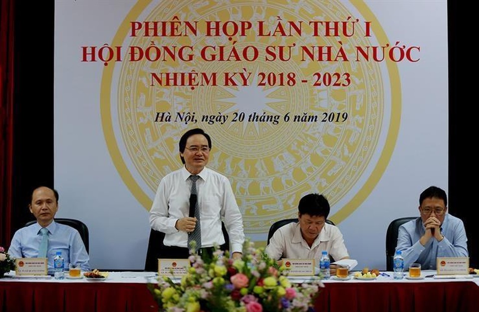Bộ trưởng Phùng Xuân Nhạ: Không làm ồ ạt trong xét công nhận đạt chuẩn chức danh GS, PGS năm 2019 - 1 Bộ trưởng Phùng Xuân Nhạ: Không làm ồ ạt trong xét công nhận đạt chuẩn chức danh GS, PGS năm 2019 - 1