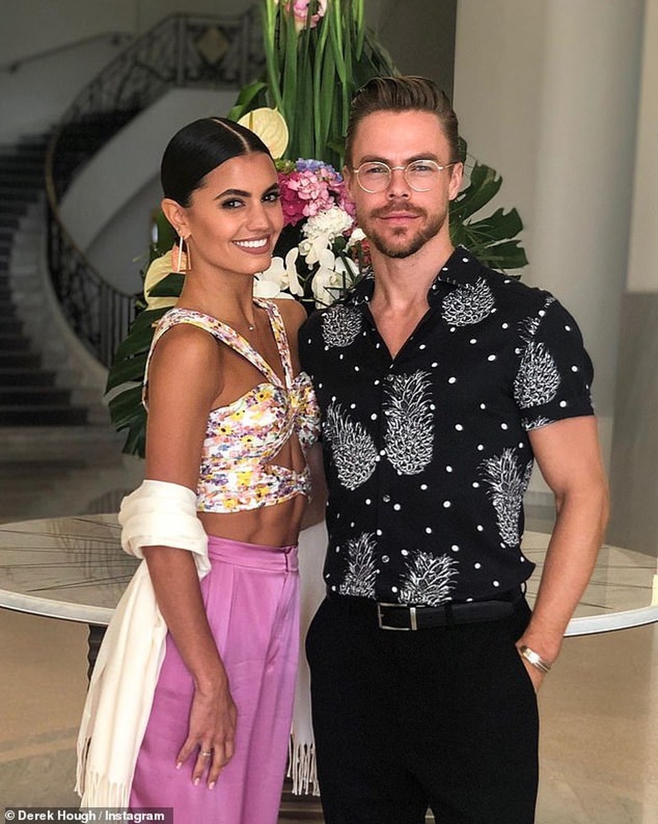 Vũ công Derek Hough tình tứ bên bạn gái gợi cảm - 8 Vũ công Derek Hough tình tứ bên bạn gái gợi cảm - 8