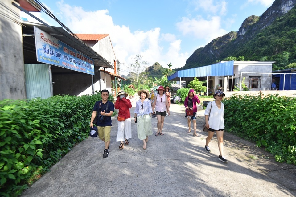 Khám phá Việt Hải – làng chài thơ mộng ít người biết ở đảo Cát Bà - 4 Khám phá Việt Hải – làng chài thơ mộng ít người biết ở đảo Cát Bà - 4