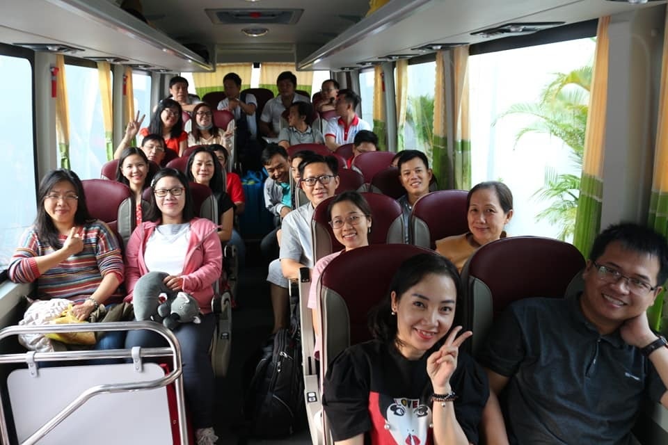 Chùm ảnh: Hàng nghìn cán bộ, giảng viên Sài Gòn lỉnh kỉnh hành trang đi coi thi - 10