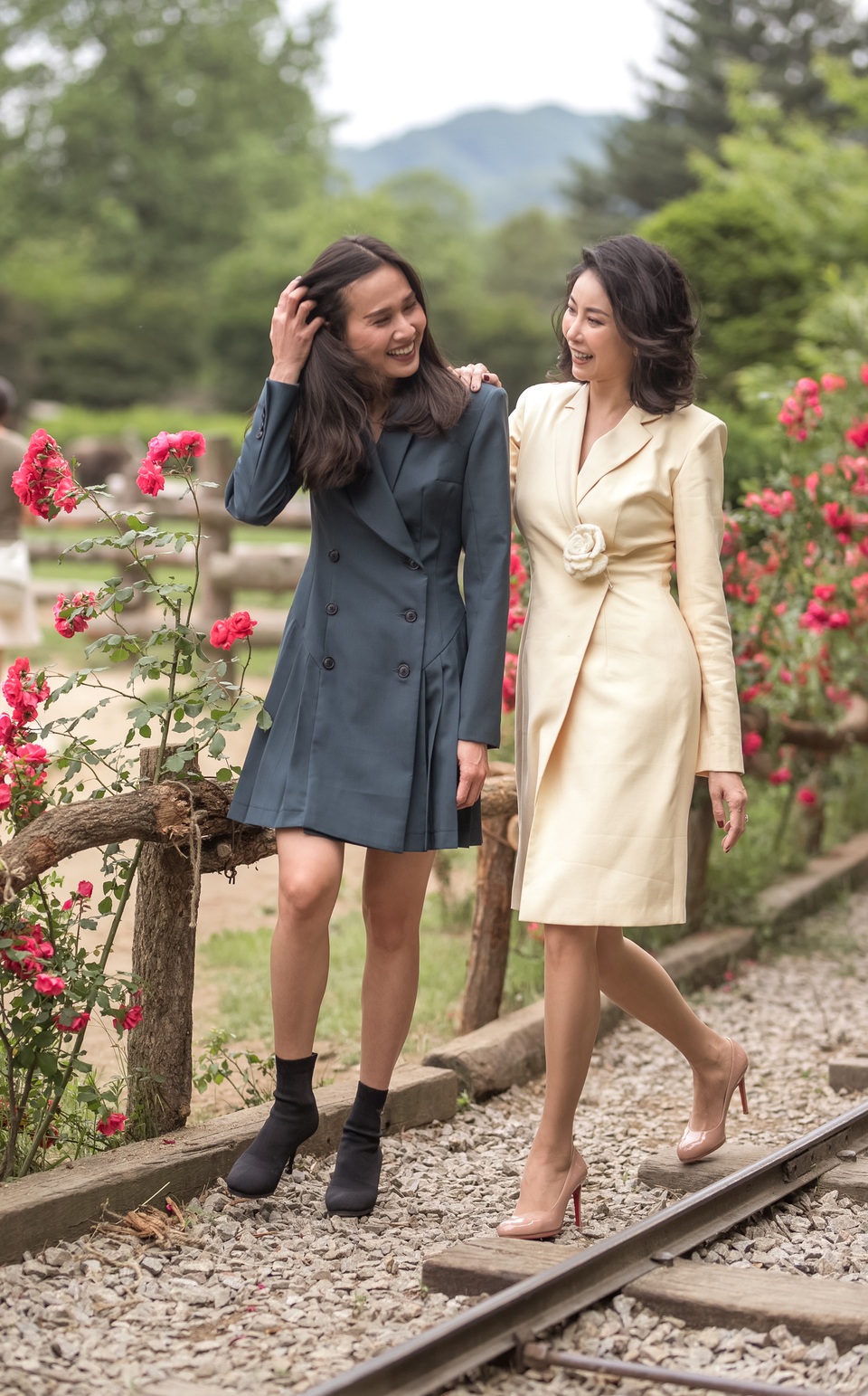 Hà Kiều Anh lão hoá ngược trẻ như chị em song sinh với Dương Mỹ Linh - 12 Hà Kiều Anh lão hoá ngược trẻ như chị em song sinh với Dương Mỹ Linh - 12
