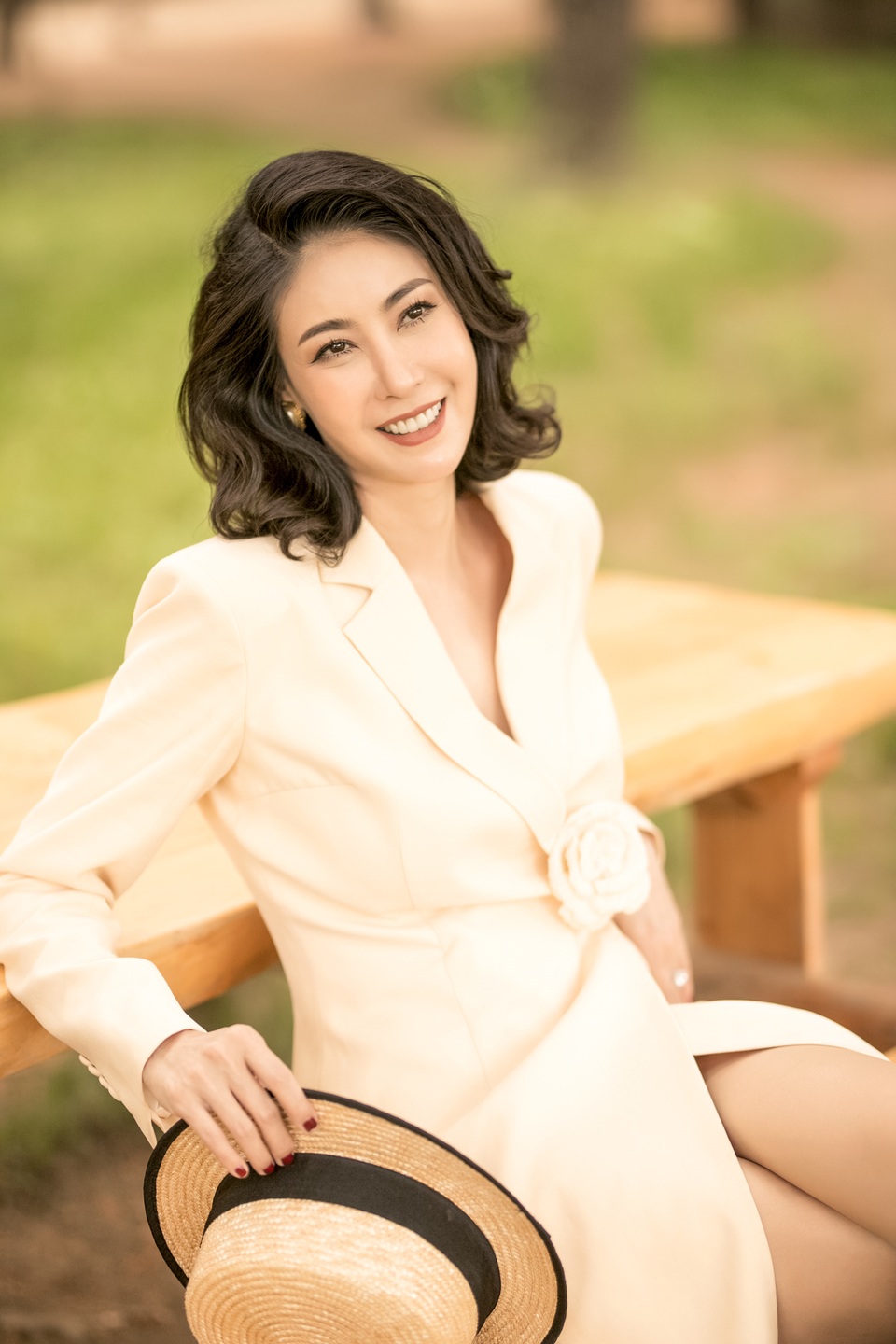 Hà Kiều Anh lão hoá ngược trẻ như chị em song sinh với Dương Mỹ Linh - 1 Hà Kiều Anh lão hoá ngược trẻ như chị em song sinh với Dương Mỹ Linh - 1