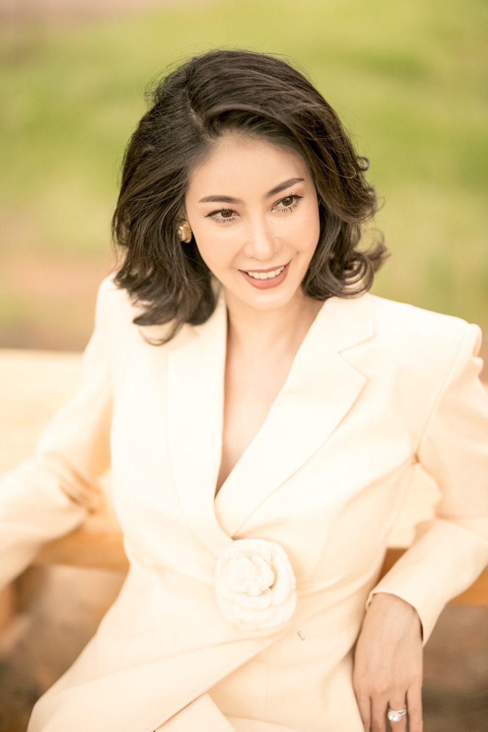 Hà Kiều Anh lão hoá ngược trẻ như chị em song sinh với Dương Mỹ Linh - 3 Hà Kiều Anh lão hoá ngược trẻ như chị em song sinh với Dương Mỹ Linh - 3