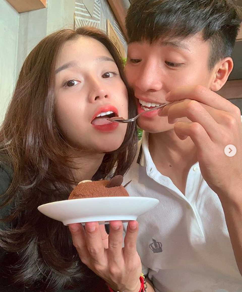 Hậu vệ Bùi Tiến Dũng sắp làm đám hỏi với bạn gái xinh đẹp, fans nữ tiếc hùi hụi - 2 Hậu vệ Bùi Tiến Dũng sắp làm đám hỏi với bạn gái xinh đẹp, fans nữ tiếc hùi hụi - 2