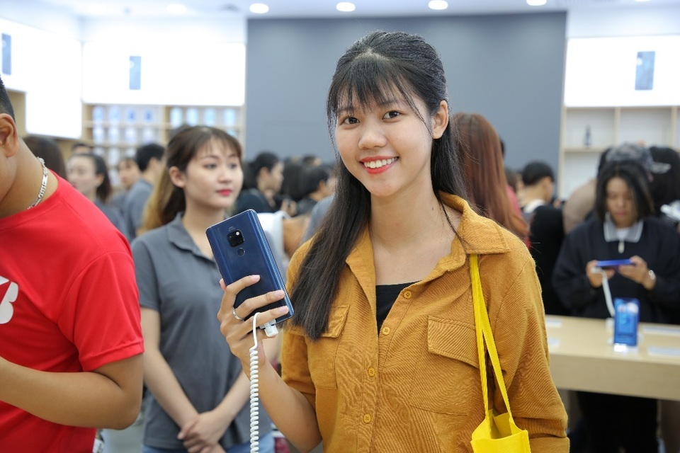 Huawei khai trương cửa hàng thứ 6, thể hiện cam kết phát triển lâu dài tại Việt Nam - 4 Huawei khai trương cửa hàng thứ 6, thể hiện cam kết phát triển lâu dài tại Việt Nam - 4