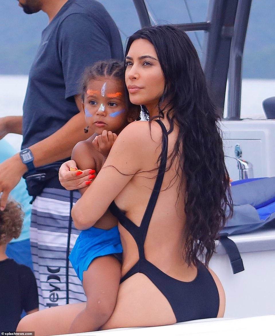 Kim Kardashian gợi cảm trên biển - 5 Kim Kardashian gợi cảm trên biển - 5