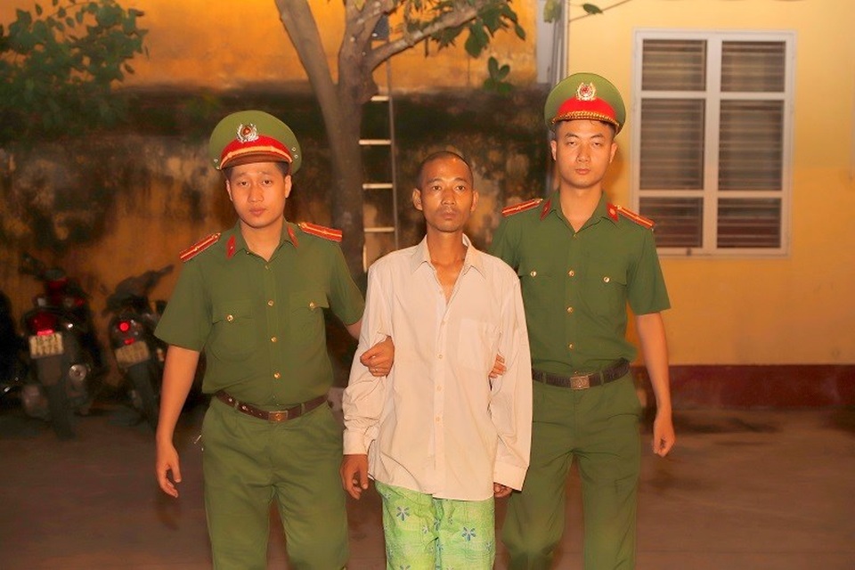 Bắt gọn tên cướp xe ôm, kịp thời giải cứu tài xế bị cứa cổ nguy kịch - 1 Bắt gọn tên cướp xe ôm, kịp thời giải cứu tài xế bị cứa cổ nguy kịch - 1