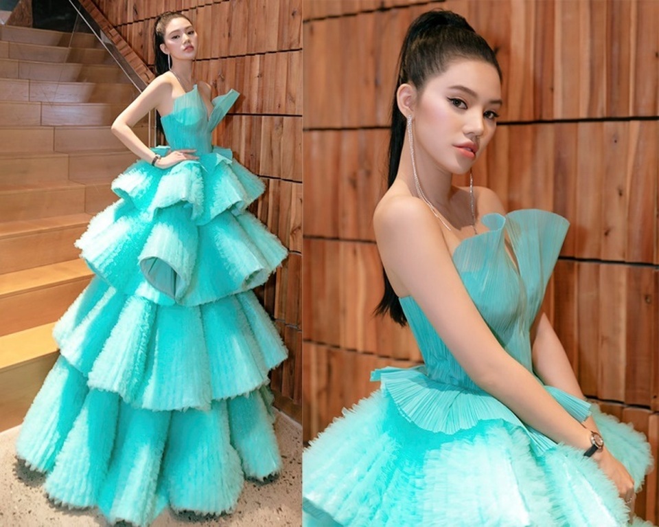 Minh Hằng có kiểu tóc gây tranh cãi; Vũ Ngọc Anh gây sốc với đầu “đội sừng trâu” - 4 Minh Hằng có kiểu tóc gây tranh cãi; Vũ Ngọc Anh gây sốc với đầu “đội sừng trâu” - 4