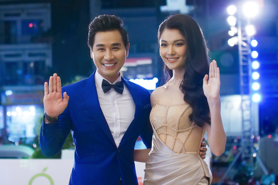 Nguyên Khang tình tứ bên Á hậu sau khi Xuân Bắc tung tin “cuối năm lấy vợ” - 7 Nguyên Khang tình tứ bên Á hậu sau khi Xuân Bắc tung tin “cuối năm lấy vợ” - 7