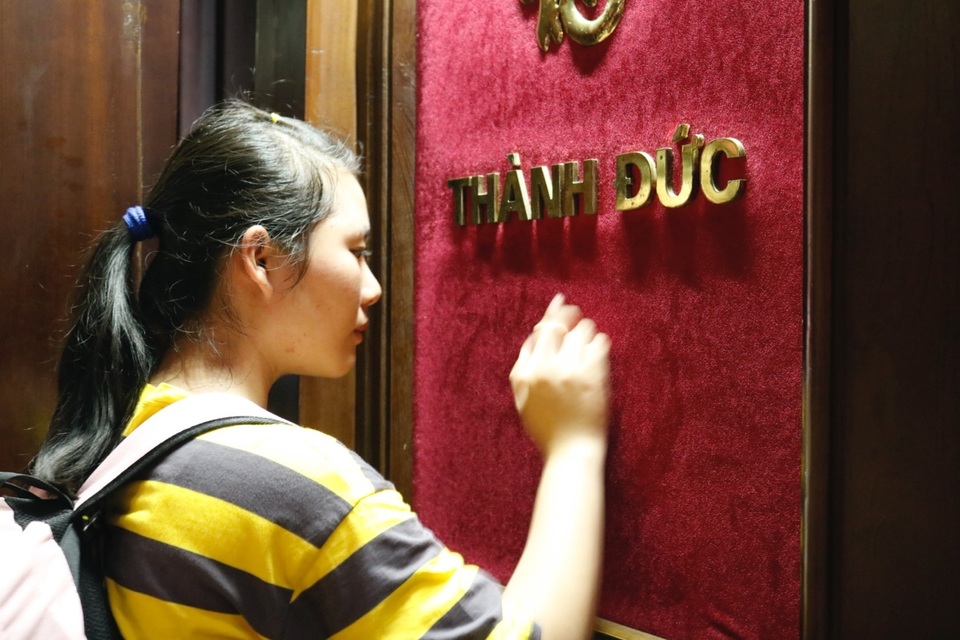 Hàng ngàn sĩ tử đội nắng ghi tên lên bảng vàng Văn Miếu - Quốc Tử Giám cầu đỗ đạt - 7 Hàng ngàn sĩ tử đội nắng ghi tên lên bảng vàng Văn Miếu - Quốc Tử Giám cầu đỗ đạt - 7