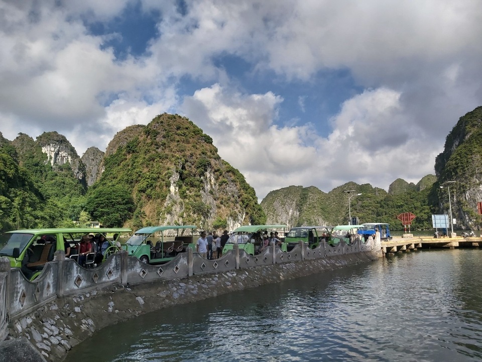 Khám phá Việt Hải – làng chài thơ mộng ít người biết ở đảo Cát Bà - 1 Khám phá Việt Hải – làng chài thơ mộng ít người biết ở đảo Cát Bà - 1