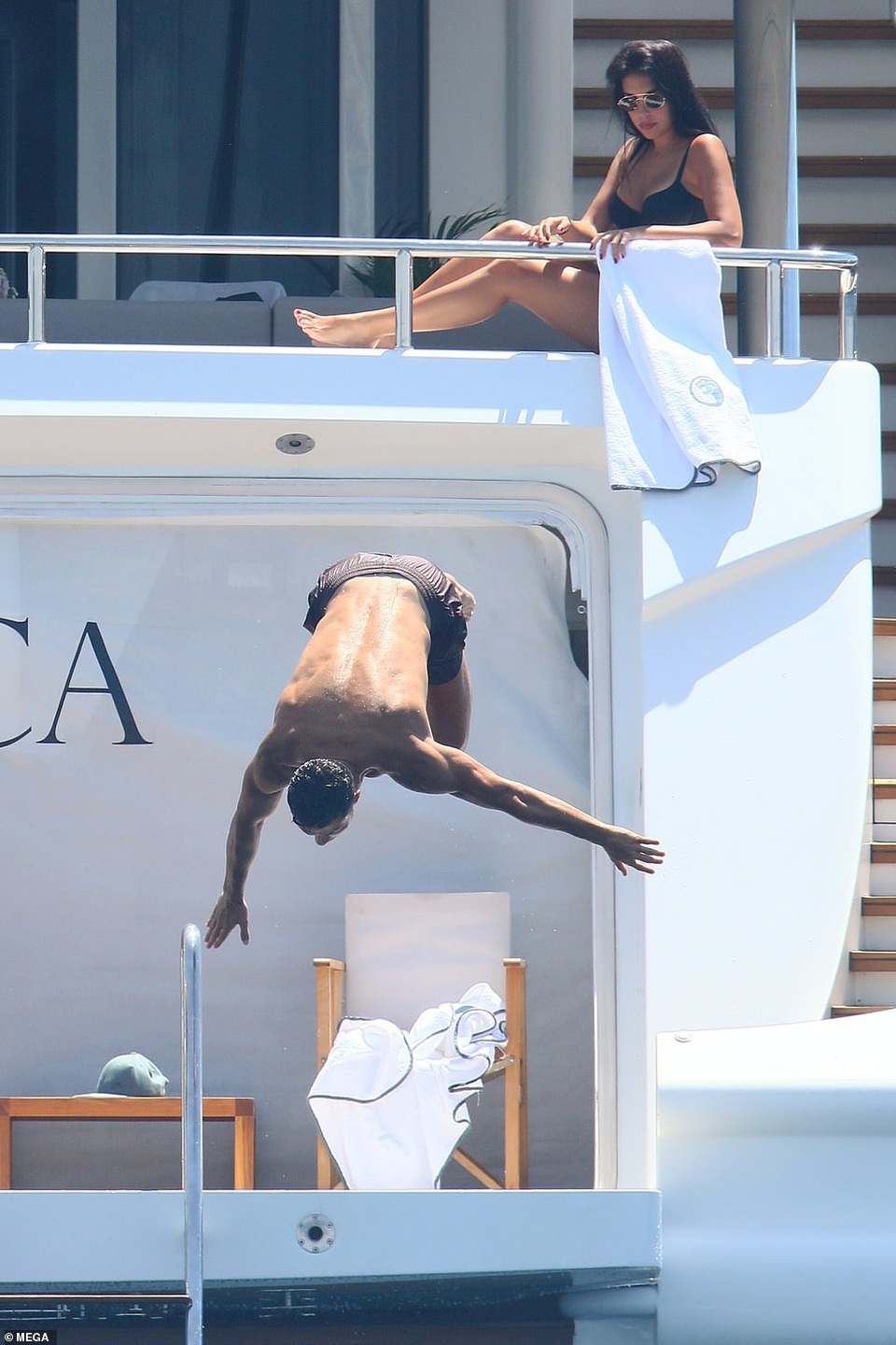 Thân hình bốc lửa của bạn gái Ronaldo - 6 Thân hình bốc lửa của bạn gái Ronaldo - 6