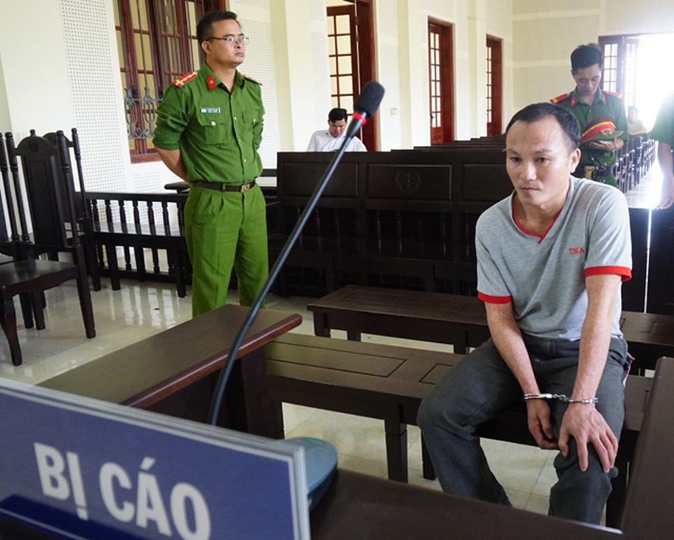Ký ức của cô bé 15 tuổi chứng kiến chú giết mẹ, bản thân bị chém nhiều nhát - 3 Ký ức của cô bé 15 tuổi chứng kiến chú giết mẹ, bản thân bị chém nhiều nhát - 3