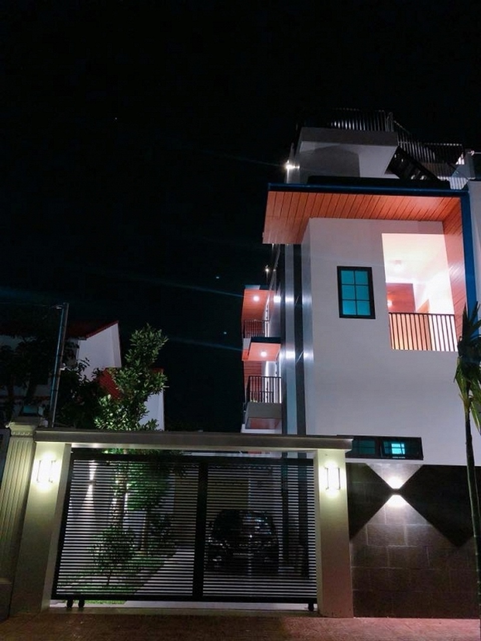 Quốc Trường “Về nhà đi con” lộ nội thất biệt thự “khủng”, đưa gia đình đi du hí - 8 Quốc Trường “Về nhà đi con” lộ nội thất biệt thự “khủng”, đưa gia đình đi du hí - 8
