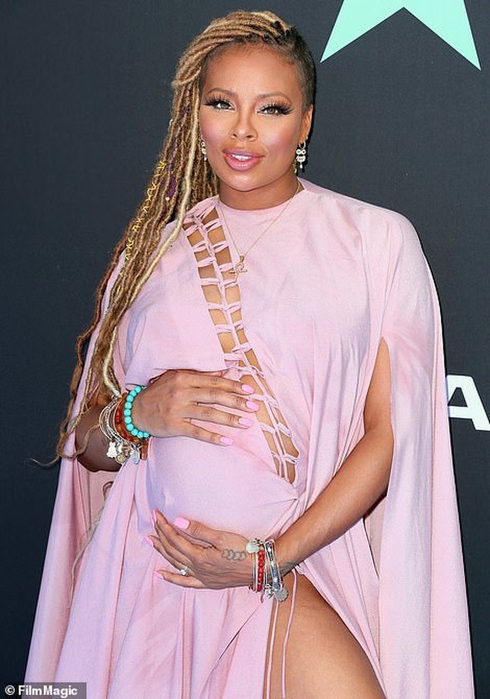 Ciara khoe chân dài, Justine Skye phô nội y trên thảm đỏ - 9 Ciara khoe chân dài, Justine Skye phô nội y trên thảm đỏ - 9
