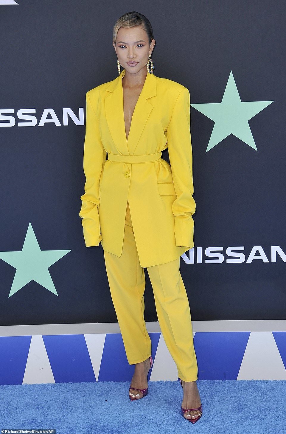 Ciara khoe chân dài, Justine Skye phô nội y trên thảm đỏ - 15 Ciara khoe chân dài, Justine Skye phô nội y trên thảm đỏ - 15