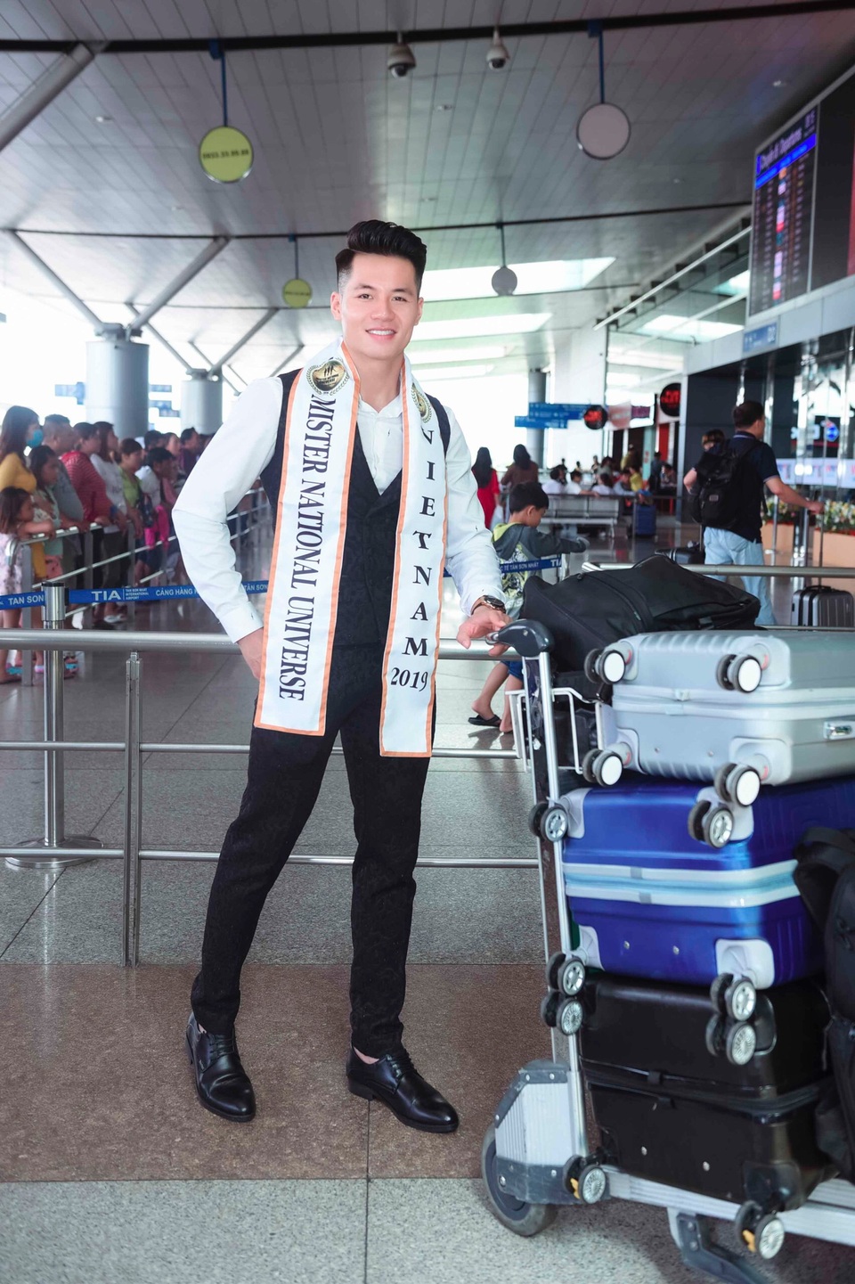 Đặng Hiếu Đức lên đường chinh chiến tại Mister National Universe 2019 - 2 Đặng Hiếu Đức lên đường chinh chiến tại Mister National Universe 2019 - 2