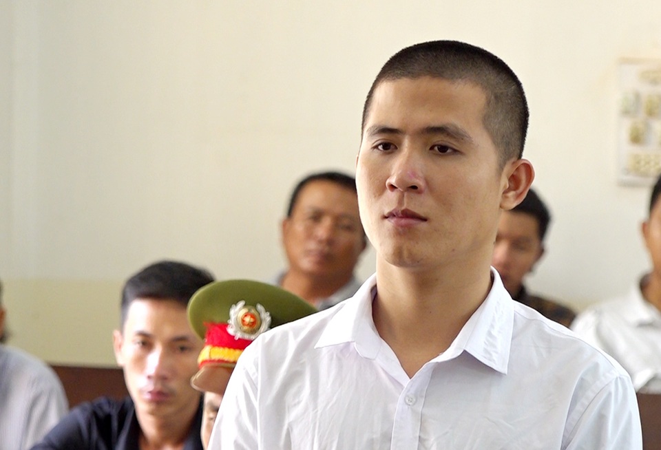 Thanh niên làng dùng ná thun bắn vỡ kính xe tải… bị lơ xe đâm chết - 1