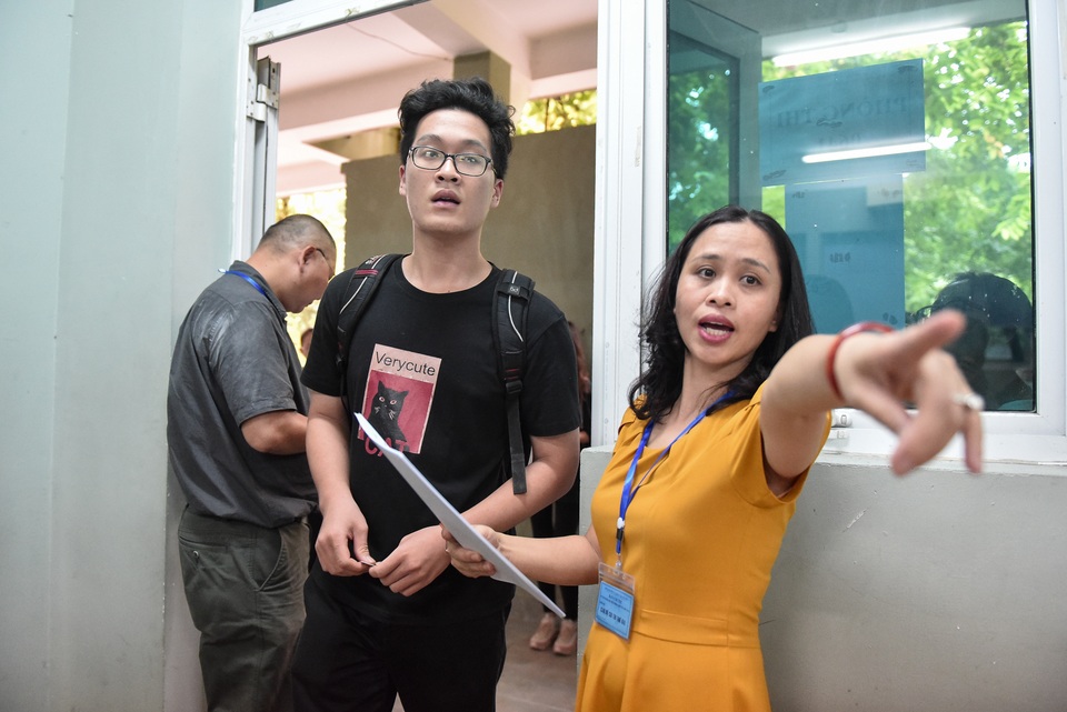 Thi THPT quốc gia 2019: Thí sinh đến muộn chạy marathon vào trường nhận phòng thi - 6 Thi THPT quốc gia 2019: Thí sinh đến muộn chạy marathon vào trường nhận phòng thi - 6