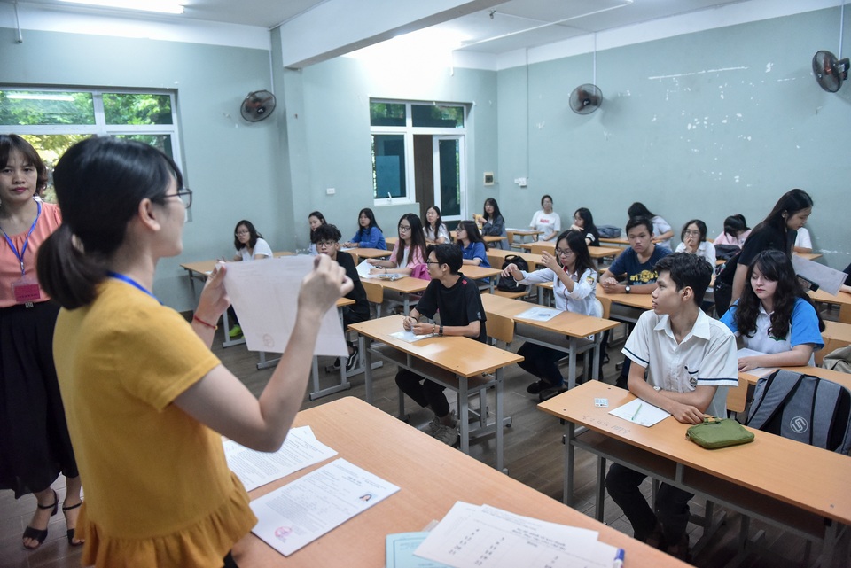 Thi THPT quốc gia 2019: Thí sinh đến muộn chạy marathon vào trường nhận phòng thi - 7 Thi THPT quốc gia 2019: Thí sinh đến muộn chạy marathon vào trường nhận phòng thi - 7