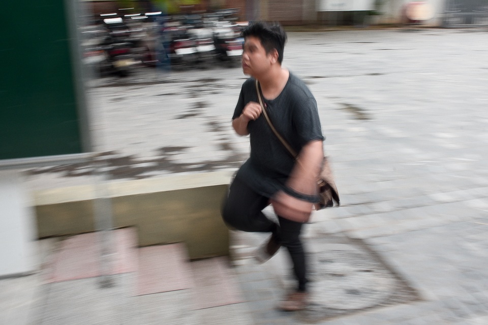 Thi THPT quốc gia 2019: Thí sinh đến muộn chạy marathon vào trường nhận phòng thi - 13 Thi THPT quốc gia 2019: Thí sinh đến muộn chạy marathon vào trường nhận phòng thi - 13