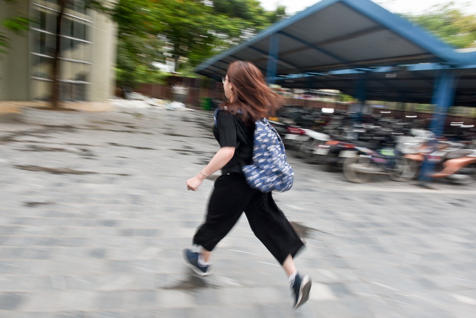 Thi THPT quốc gia 2019: Thí sinh đến muộn chạy marathon vào trường nhận phòng thi - 11 Thi THPT quốc gia 2019: Thí sinh đến muộn chạy marathon vào trường nhận phòng thi - 11