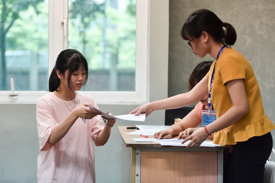 Thi THPT quốc gia 2019: Thí sinh đến muộn chạy marathon vào trường nhận phòng thi - 8 Thi THPT quốc gia 2019: Thí sinh đến muộn chạy marathon vào trường nhận phòng thi - 8