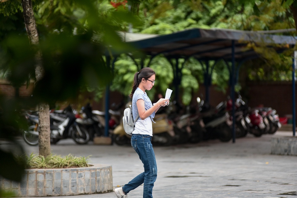 Thi THPT quốc gia 2019: Thí sinh đến muộn chạy marathon vào trường nhận phòng thi - 14 Thi THPT quốc gia 2019: Thí sinh đến muộn chạy marathon vào trường nhận phòng thi - 14