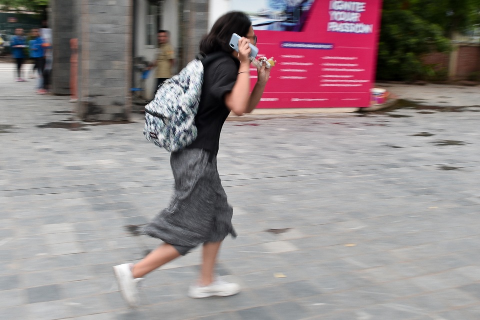 Thi THPT quốc gia 2019: Thí sinh đến muộn chạy marathon vào trường nhận phòng thi - 12 Thi THPT quốc gia 2019: Thí sinh đến muộn chạy marathon vào trường nhận phòng thi - 12