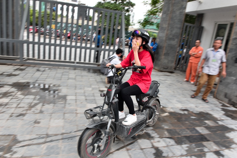 Thi THPT quốc gia 2019: Thí sinh đến muộn chạy marathon vào trường nhận phòng thi - 10 Thi THPT quốc gia 2019: Thí sinh đến muộn chạy marathon vào trường nhận phòng thi - 10