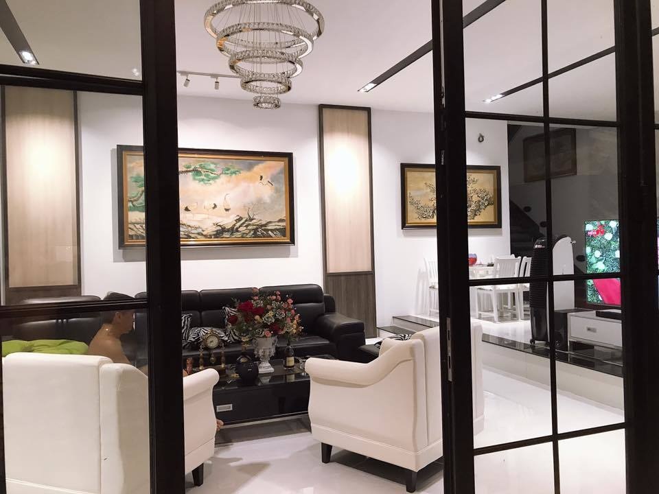 Quốc Trường “Về nhà đi con” lộ nội thất biệt thự “khủng”, đưa gia đình đi du hí - 16 Quốc Trường “Về nhà đi con” lộ nội thất biệt thự “khủng”, đưa gia đình đi du hí - 16