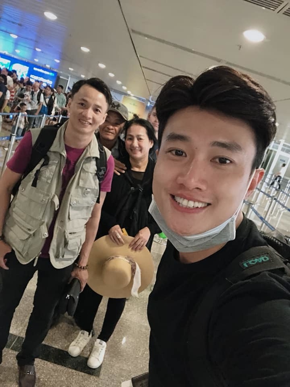 Quốc Trường “Về nhà đi con” lộ nội thất biệt thự “khủng”, đưa gia đình đi du hí - 18 Quốc Trường “Về nhà đi con” lộ nội thất biệt thự “khủng”, đưa gia đình đi du hí - 18