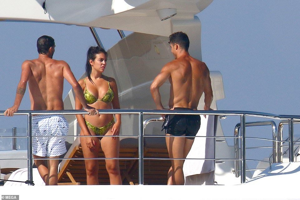 Cristiano Ronaldo's girlfriend is getting hotter and hotter - 5