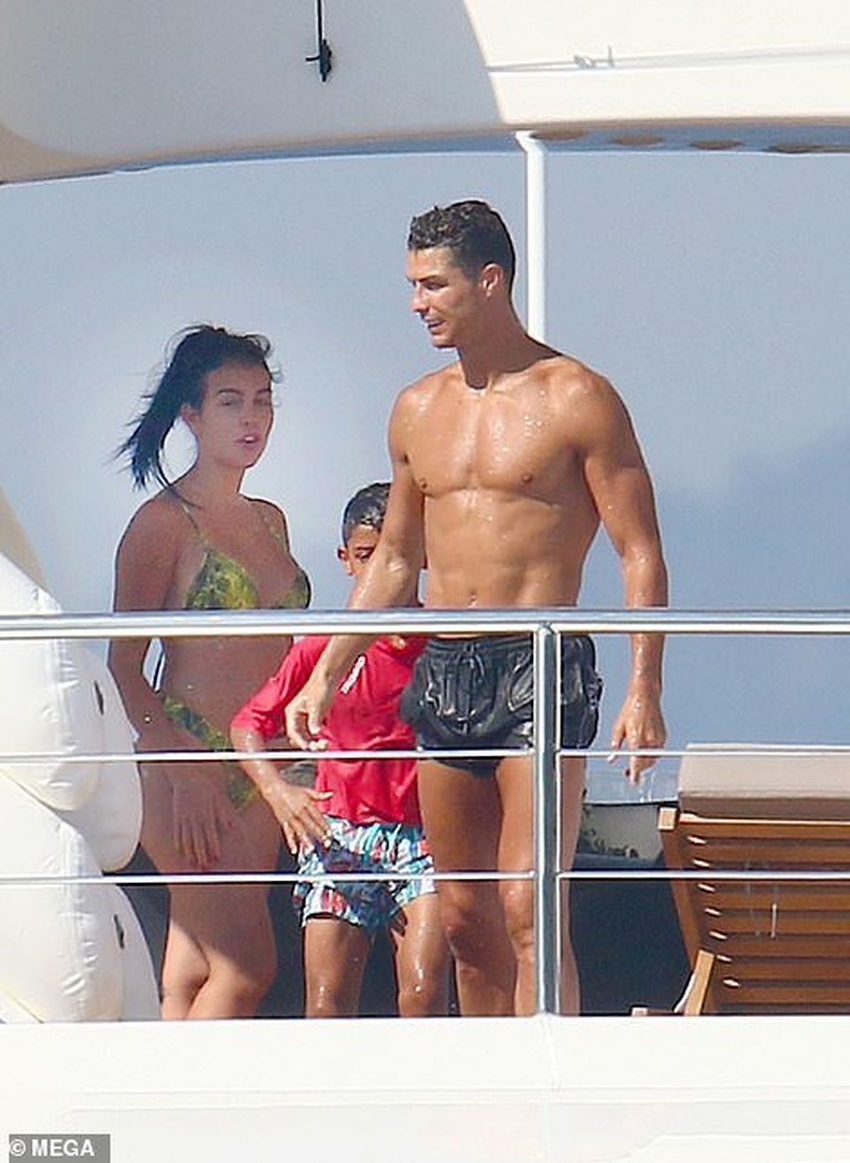 Cristiano Ronaldo's girlfriend is getting hotter and hotter - 8