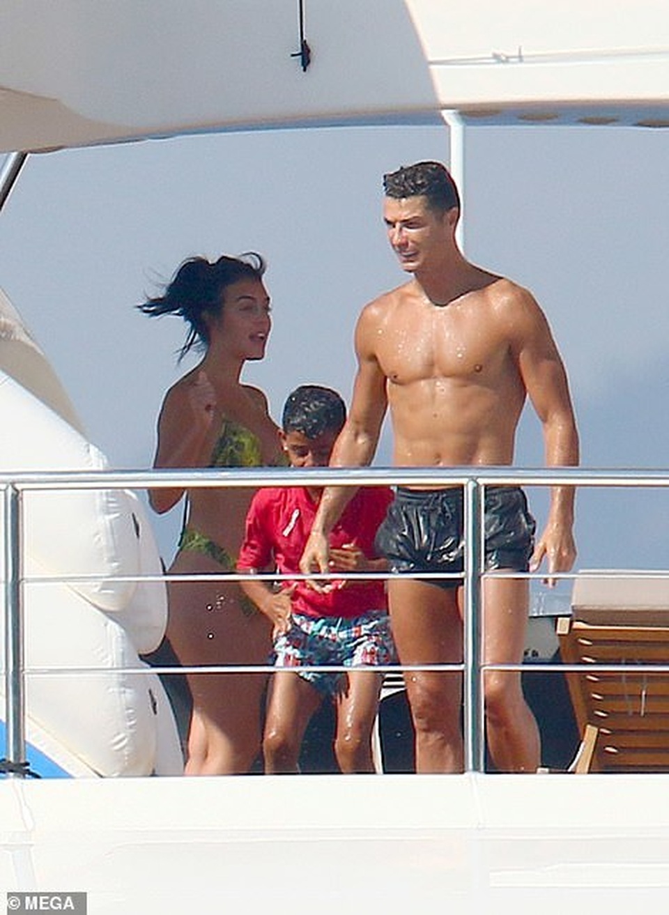 Cristiano Ronaldo's girlfriend is getting hotter and hotter - 3