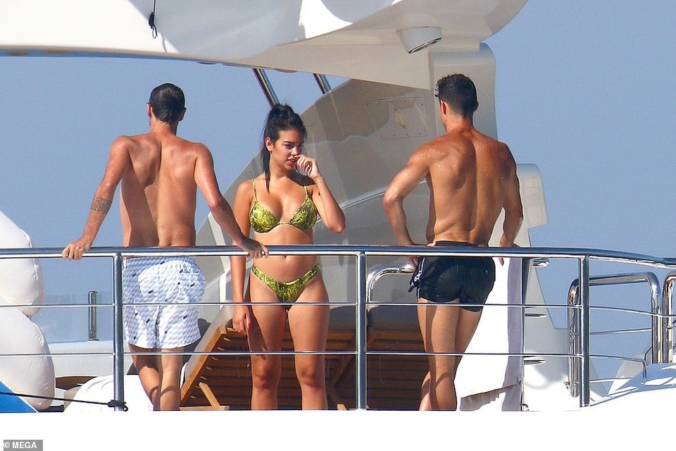 Cristiano Ronaldo's girlfriend is getting hotter and hotter - 7