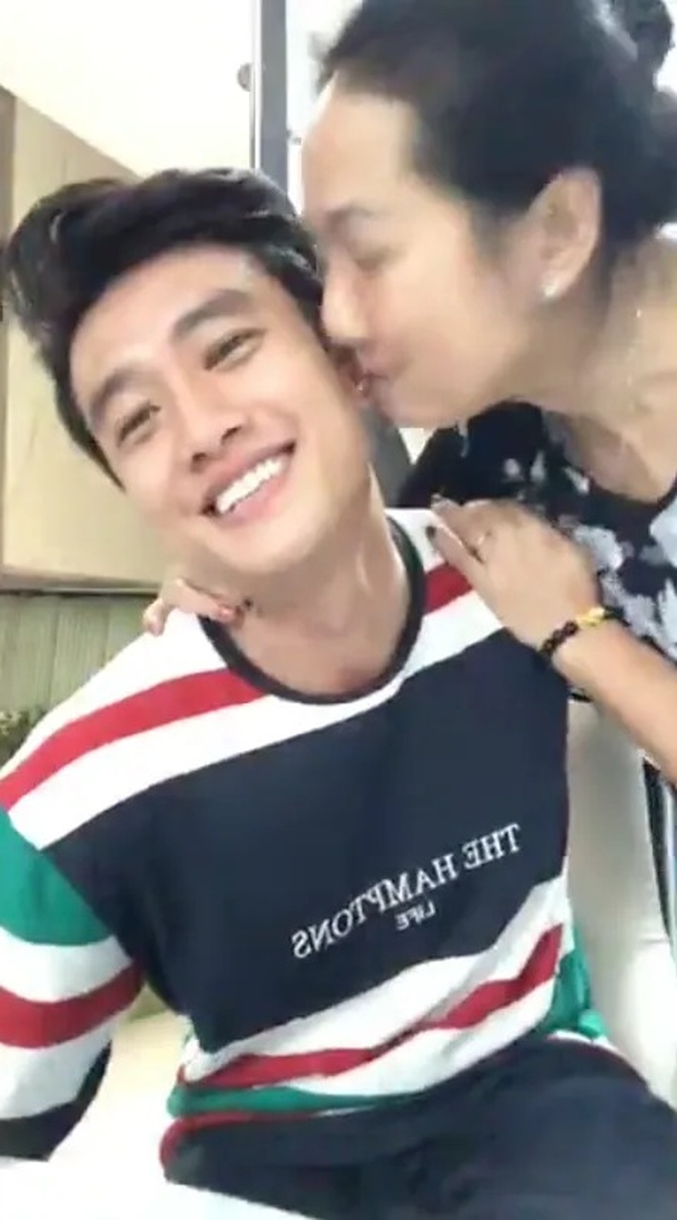 Quốc Trường “Về nhà đi con” lộ nội thất biệt thự “khủng”, đưa gia đình đi du hí - 2 Quốc Trường “Về nhà đi con” lộ nội thất biệt thự “khủng”, đưa gia đình đi du hí - 2