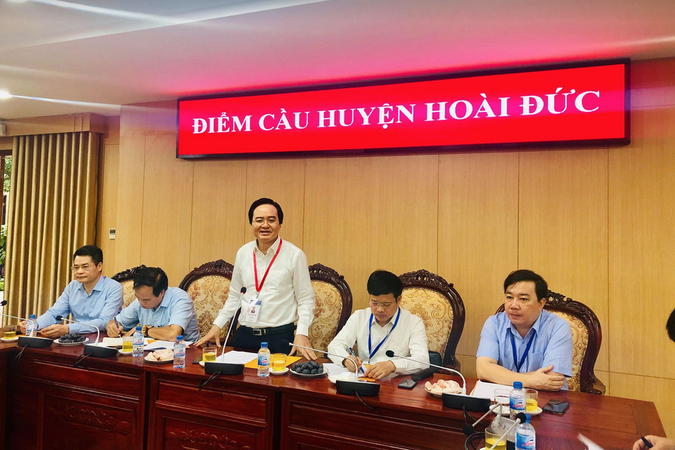 Bộ trưởng Phùng Xuân Nhạ thị sát điểm thi trước “giờ G” - 1 Bộ trưởng Phùng Xuân Nhạ thị sát điểm thi trước “giờ G” - 1