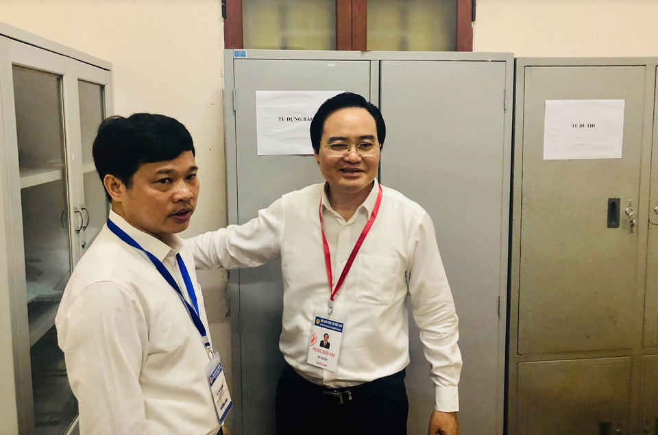 Bộ trưởng Phùng Xuân Nhạ thị sát điểm thi trước “giờ G” - 5 Bộ trưởng Phùng Xuân Nhạ thị sát điểm thi trước “giờ G” - 5