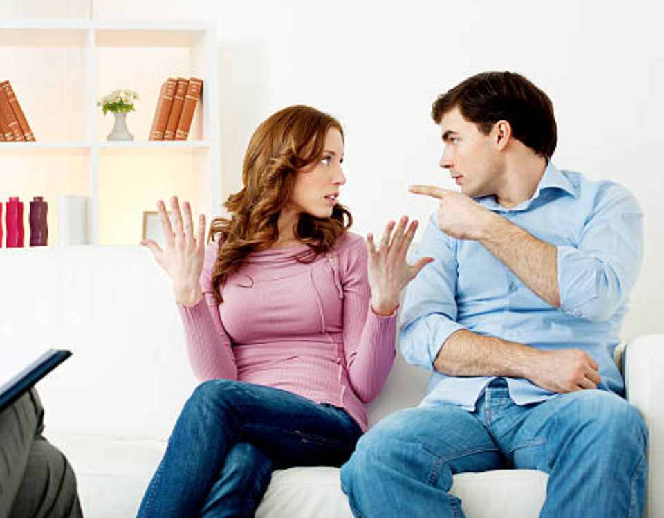 Các ông chồng hãy cho vợ mình lý do để làm vợ hiền dâu thảo - 1