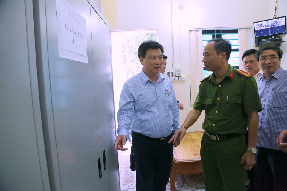 Cán bộ làm thi tuyệt đối không được sáng tạo - 1 Cán bộ làm thi tuyệt đối không được sáng tạo - 1
