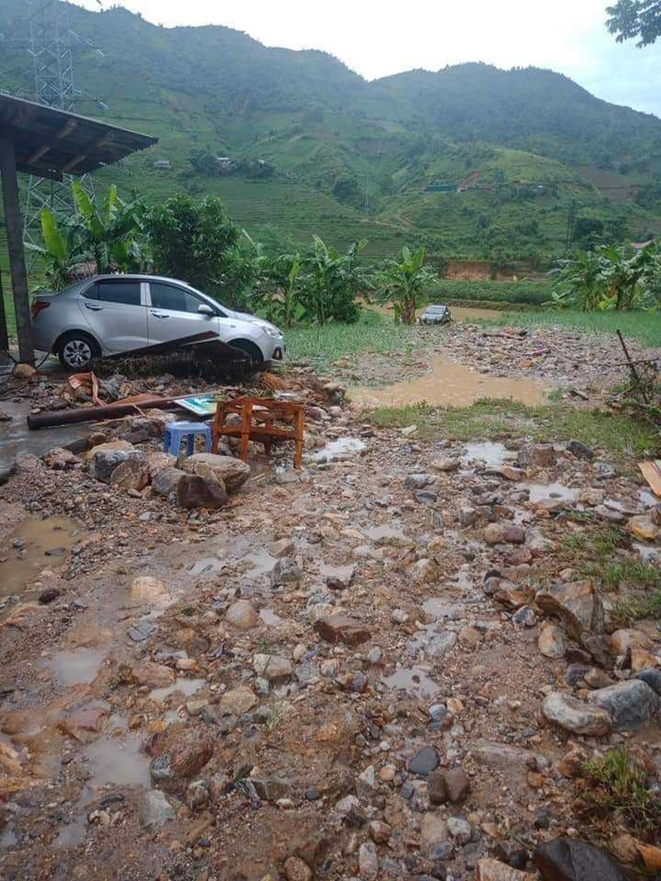 Lũ ống cực lớn vặn nghiêng cầu treo qua suối Sa Pa - 8 Lũ ống cực lớn vặn nghiêng cầu treo qua suối Sa Pa - 8