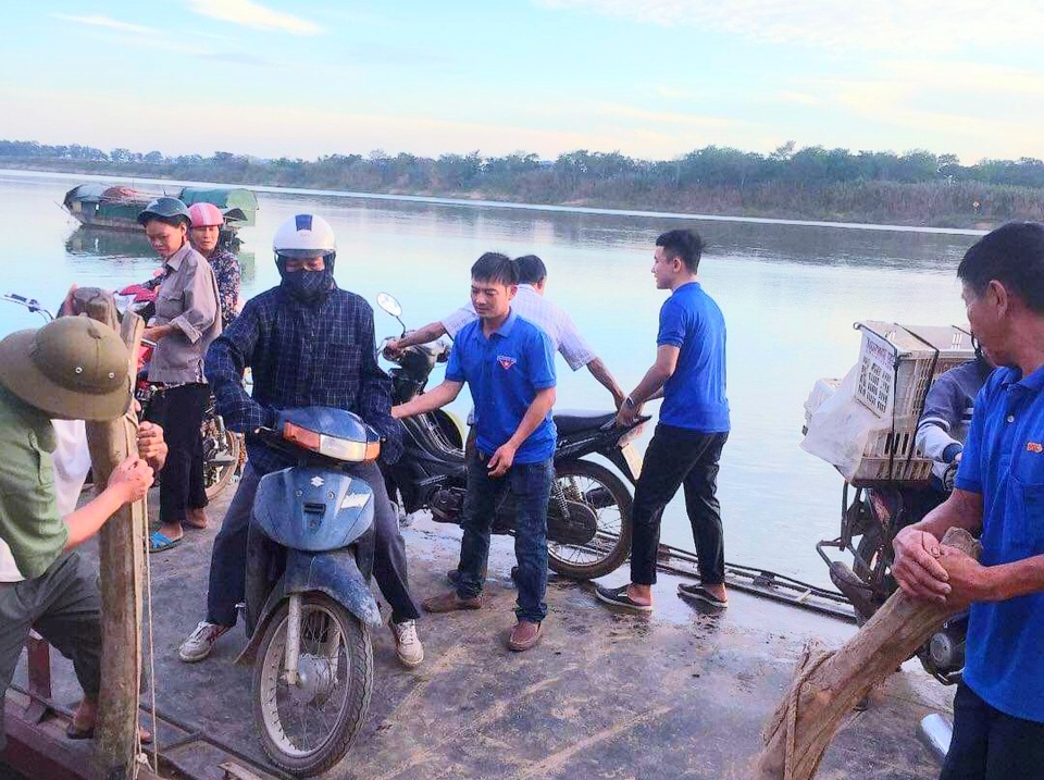 Thót tim thí sinh đi đò đến dự thi THPT quốc gia - 8 Thót tim thí sinh đi đò đến dự thi THPT quốc gia - 8