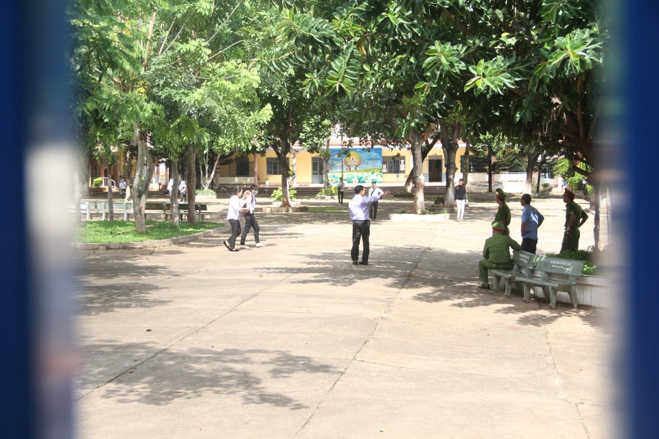 Đắk Lắk: Thí sinh làm xong hết 2/3 thời gian không được ra về - 1 Đắk Lắk: Thí sinh làm xong hết 2/3 thời gian không được ra về - 1
