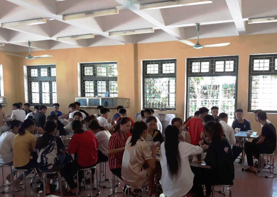 Nhà trường thuê người nấu ăn cho hơn 100 thí sinh miền núi - 3 Nhà trường thuê người nấu ăn cho hơn 100 thí sinh miền núi - 3