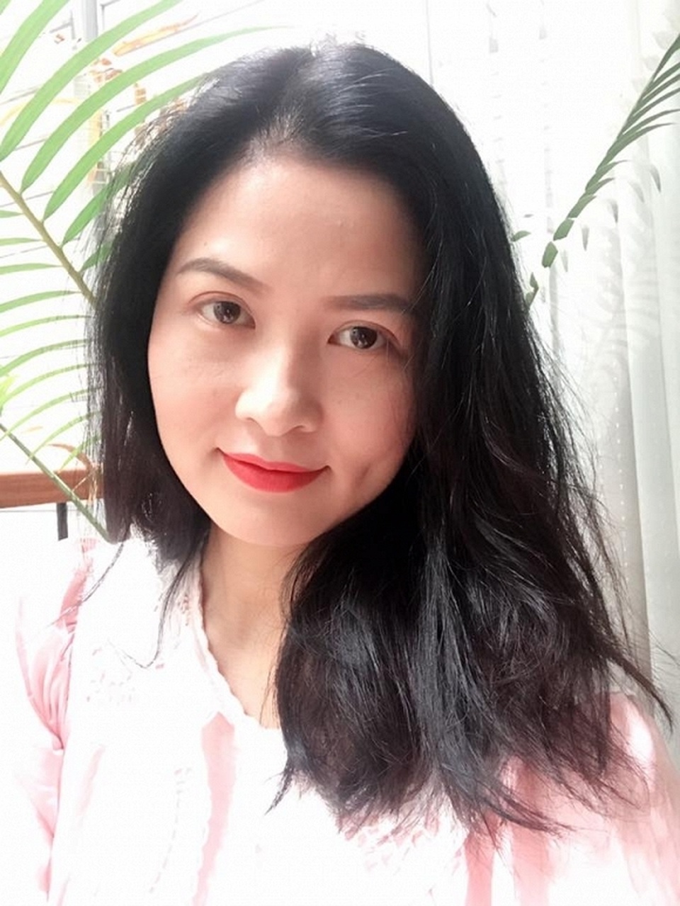 Nhan sắc ngoài đời đáng ngưỡng mộ của cô Hạnh khắc khổ trong “Về nhà đi con” - 4 Nhan sắc ngoài đời đáng ngưỡng mộ của cô Hạnh khắc khổ trong “Về nhà đi con” - 4