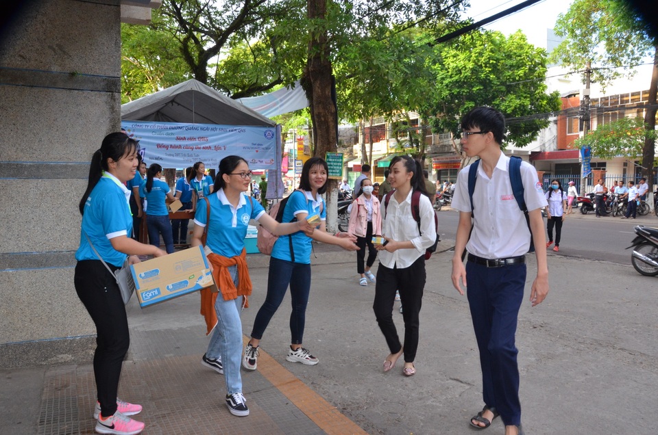 Thí sinh đến sớm, xem lại bài trước môn thi đầu THPT quốc gia 2019 - 32 Thí sinh đến sớm, xem lại bài trước môn thi đầu THPT quốc gia 2019 - 32