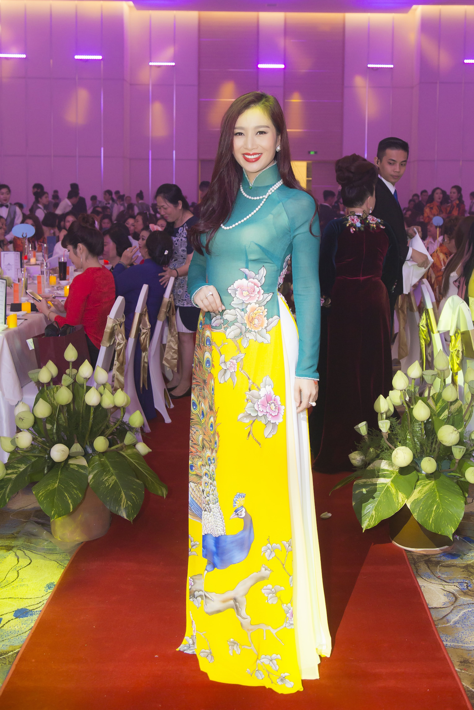 Mãn nhãn với tủ đồ tinh tế của Á hậu quý bà thế giới Thu Hương - 5 Mãn nhãn với tủ đồ tinh tế của Á hậu quý bà thế giới Thu Hương - 5