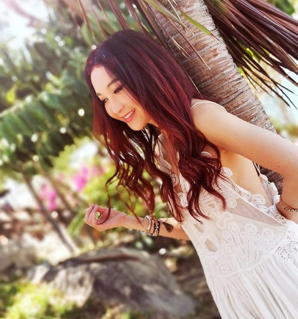 “Bông hồng lửa” Ôn Bích Hà chụp ảnh gợi cảm ở tuổi 53 - 9 “Bông hồng lửa” Ôn Bích Hà chụp ảnh gợi cảm ở tuổi 53 - 9